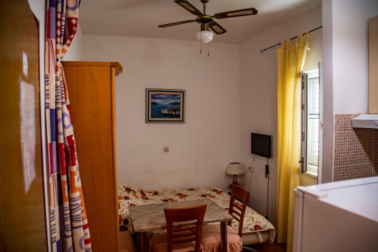 Apartments Lile By The Sea, Celina Zavode Exterior foto